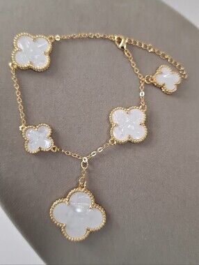 Mother Of Pearl Four Leafs Dangle Flower Bracelet